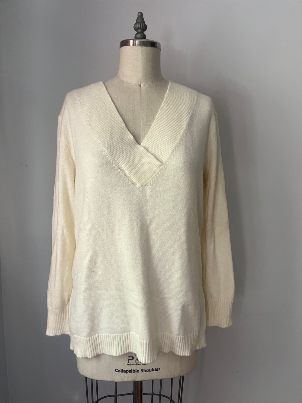 Anthropologie Long Sleeve V-Neck Cream White Ivory Women's Sweater